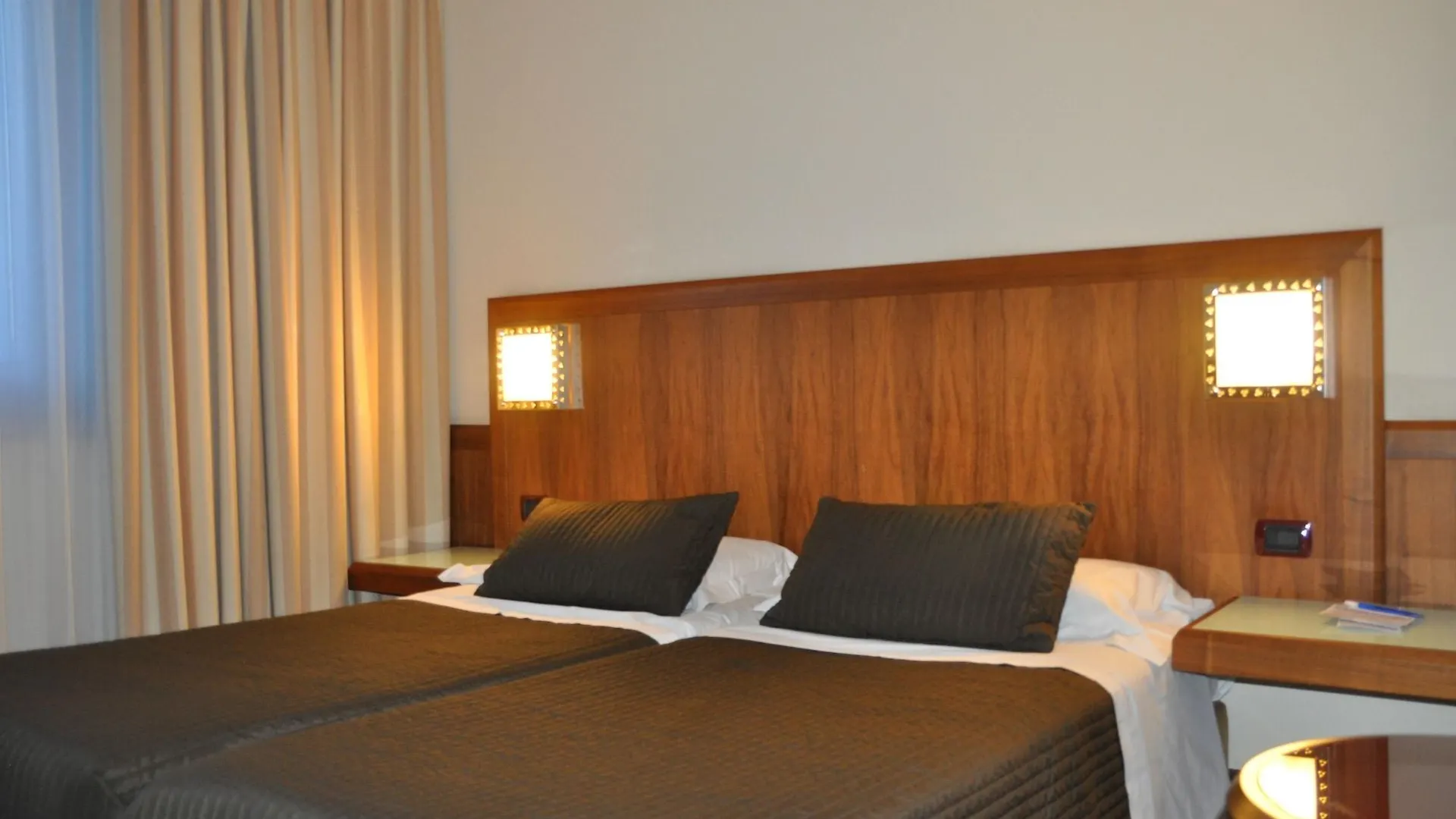 First Hotel Malpensa Κάζε Νουόβε