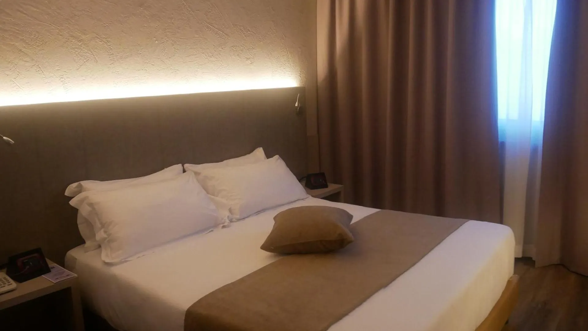 First Hotel Malpensa Κάζε Νουόβε