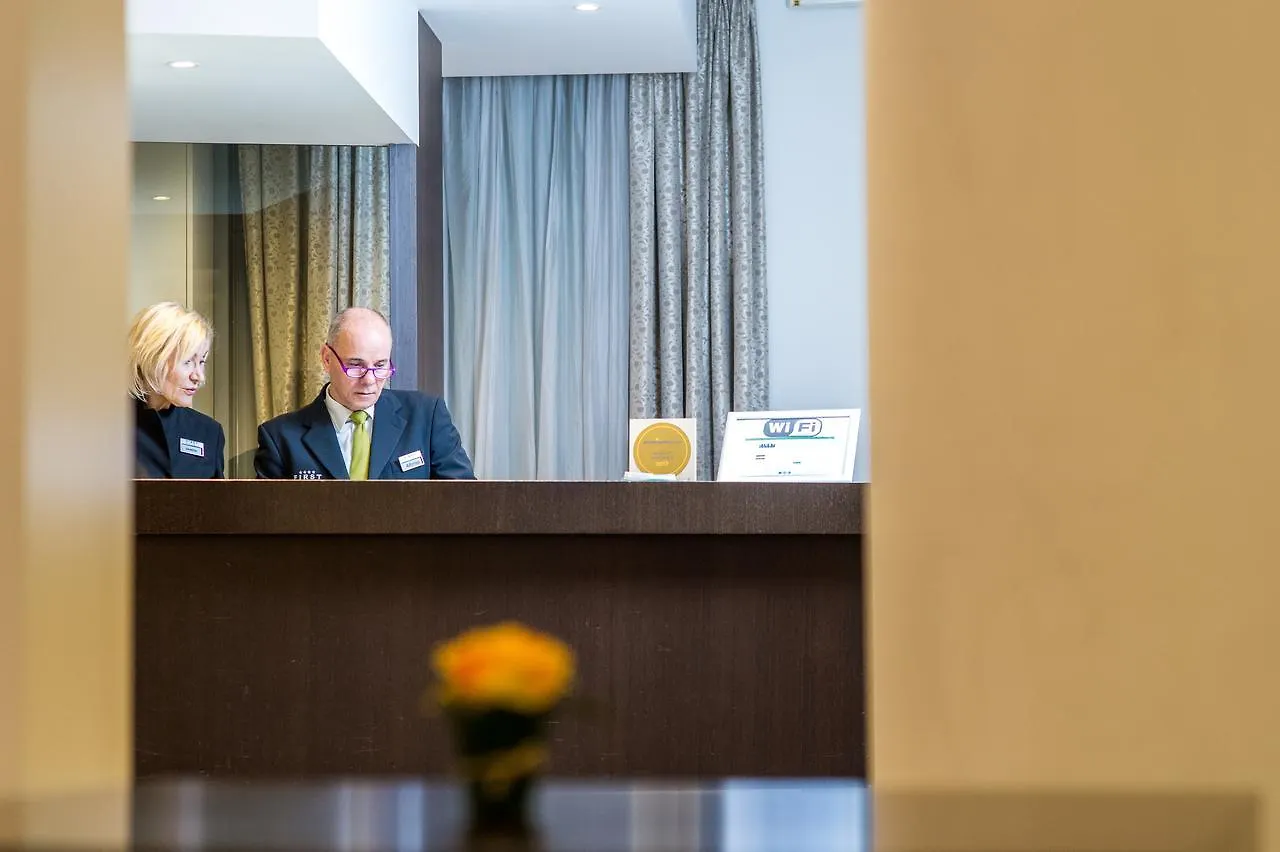 First Hotel Malpensa Κάζε Νουόβε