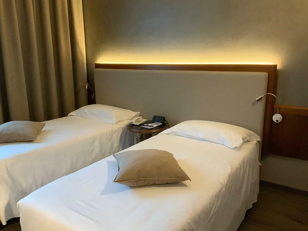 First Hotel Malpensa Κάζε Νουόβε 4*,
